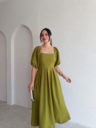 TUAL Yaka Taş Detaylı Midi Elbise 4001 - Yağ Yeşili 