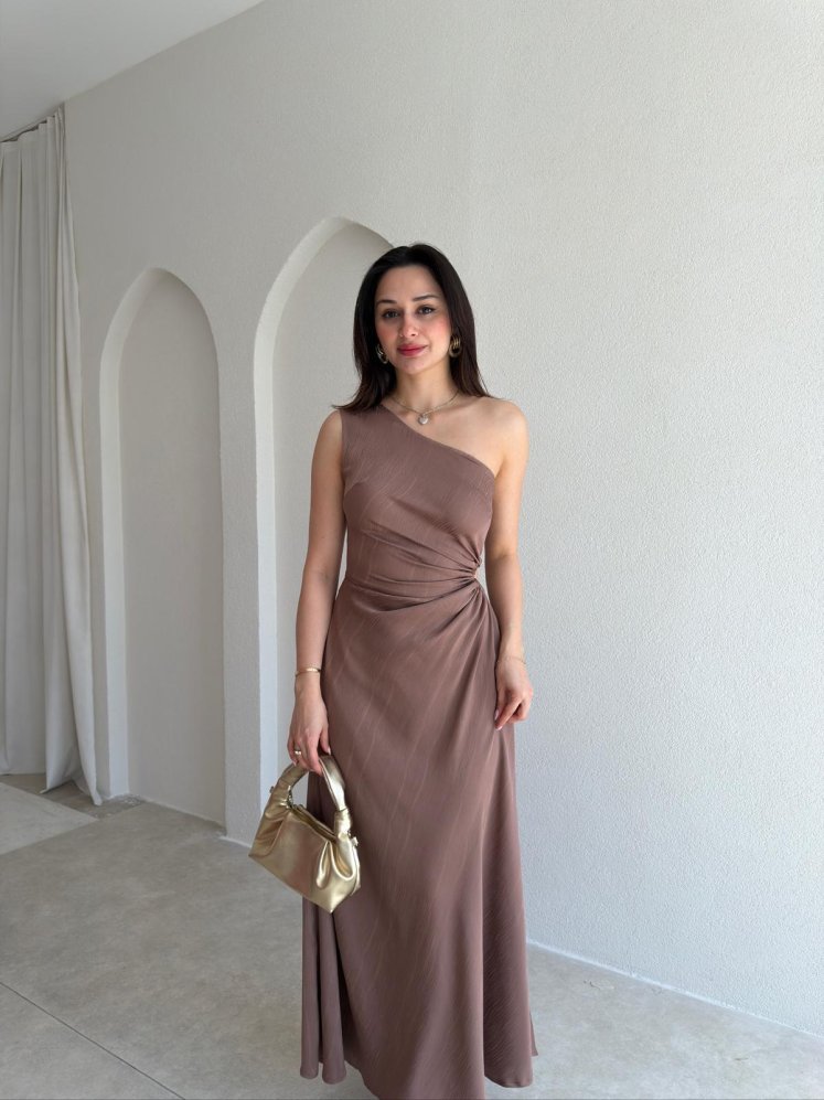 BLONDE Tek Omuz Maxi Elbise 5497 - Kahverengi - Mooi Butik
