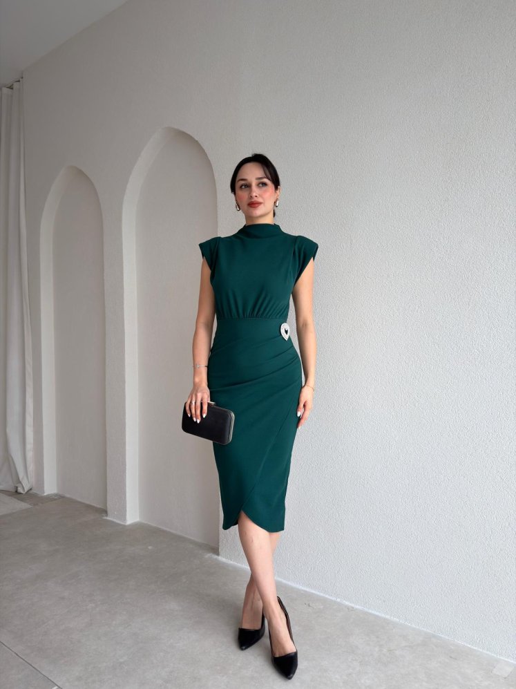 CASSİE Broşlu Midi Elbise 8400 - Zümrüt Yeşili - Mooi Butik