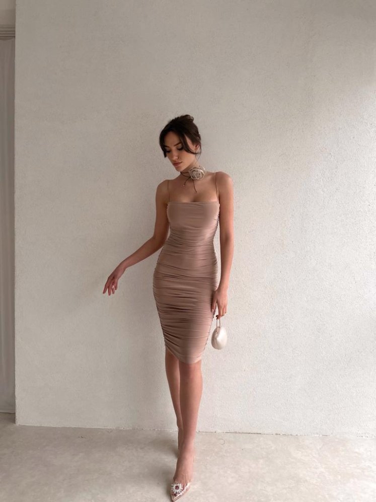 İnce Askılı Drapeli Nikki Elbise - Bej - Mooi Butik