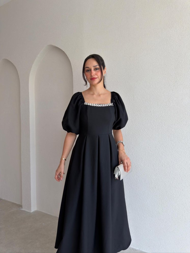 TUAL Yaka Taş Detaylı Midi Elbise 4001 - Siyah - Mooi Butik
